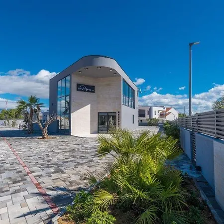 Stunning In With Outdoor Swimming Pool, Sauna And Wifi Vila