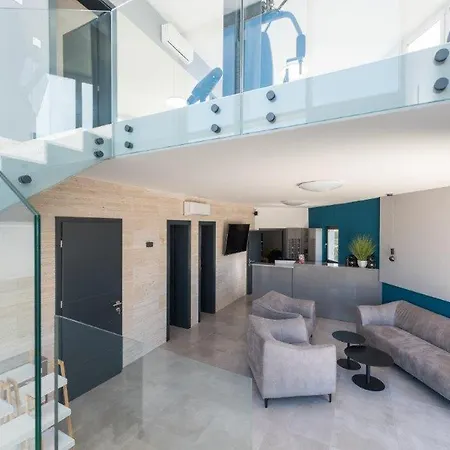 Stunning In With Outdoor Swimming Pool, Sauna And Wifi * Vir