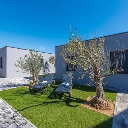 Stunning In With Outdoor Swimming Pool, Sauna And Wifi * Vir