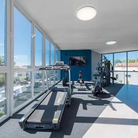 Stunning In With Outdoor Swimming Pool, Sauna And Wifi *