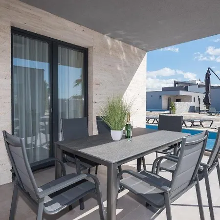 Stunning In With Outdoor Swimming Pool, Sauna And Wifi