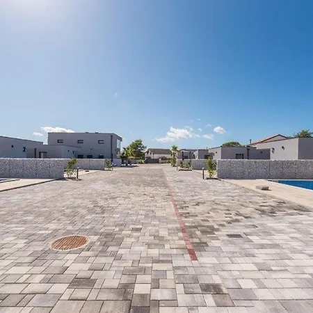 Vila Stunning In With Outdoor Swimming Pool, Sauna And Wifi *